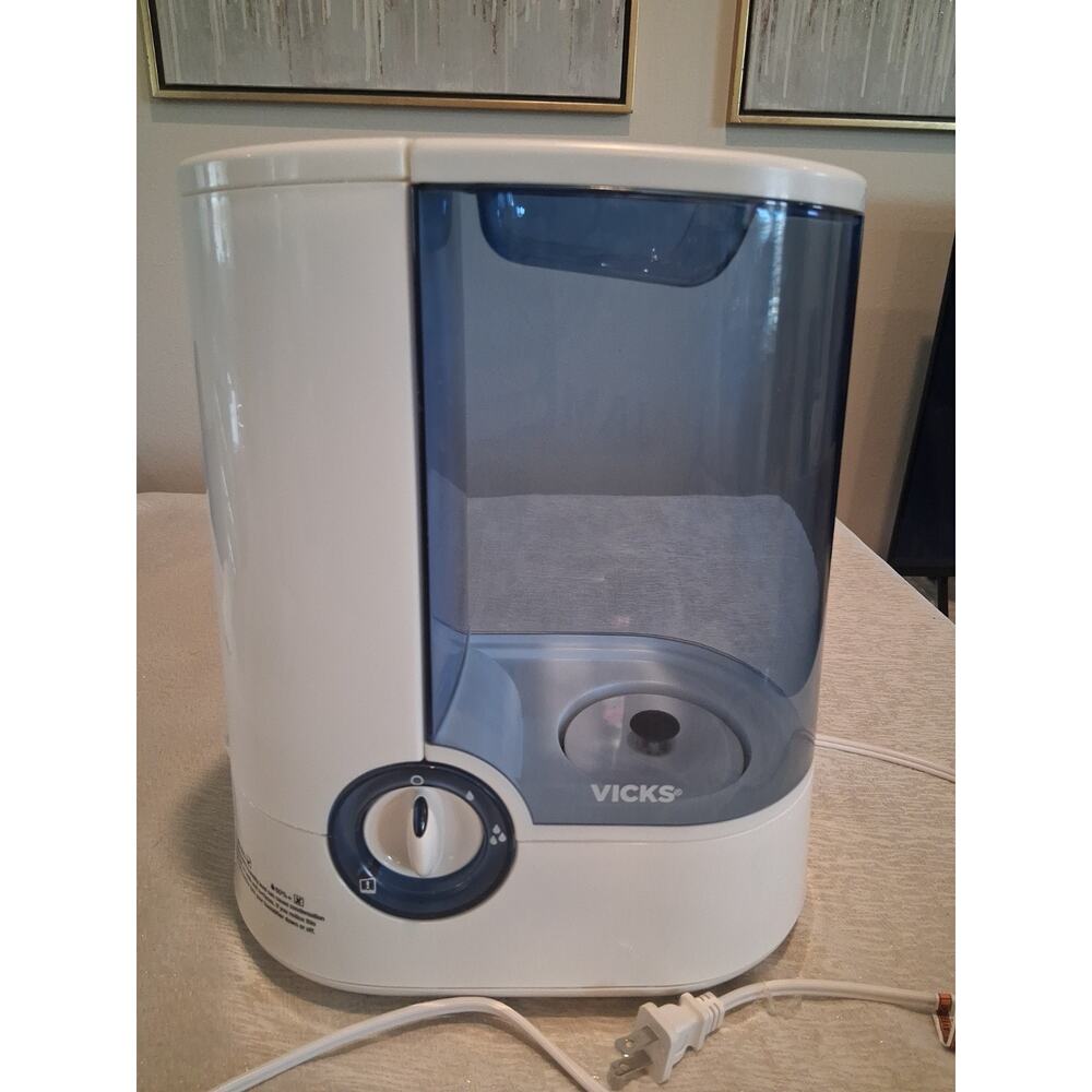 Vicks Cool Mist Portable Electric Humidifier Plastic Water Tank White Blue